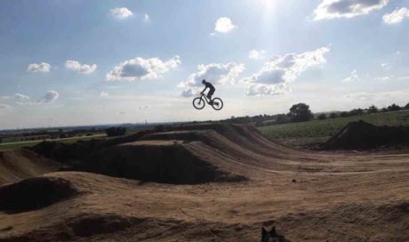 Dirtpark Erdmannhausen, Fette Dirtjump Table Lines und schöner Flowtrail!