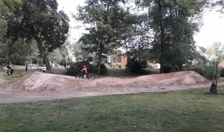 Pumptrack im Garten bauen, How to build a Garden Pump Track, MTB Thüringen