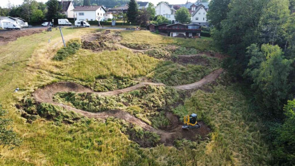 Bikepark Wissen Skihang Flowline Freeride Allmtn Rheinland Pfalz Mountainbikestrecke 016
