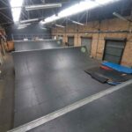 Turbomatik Spotcheck Stride Indoor Bikepark Pumptrack Strasbourg Foampit Resi-ramp Resi-landung 041